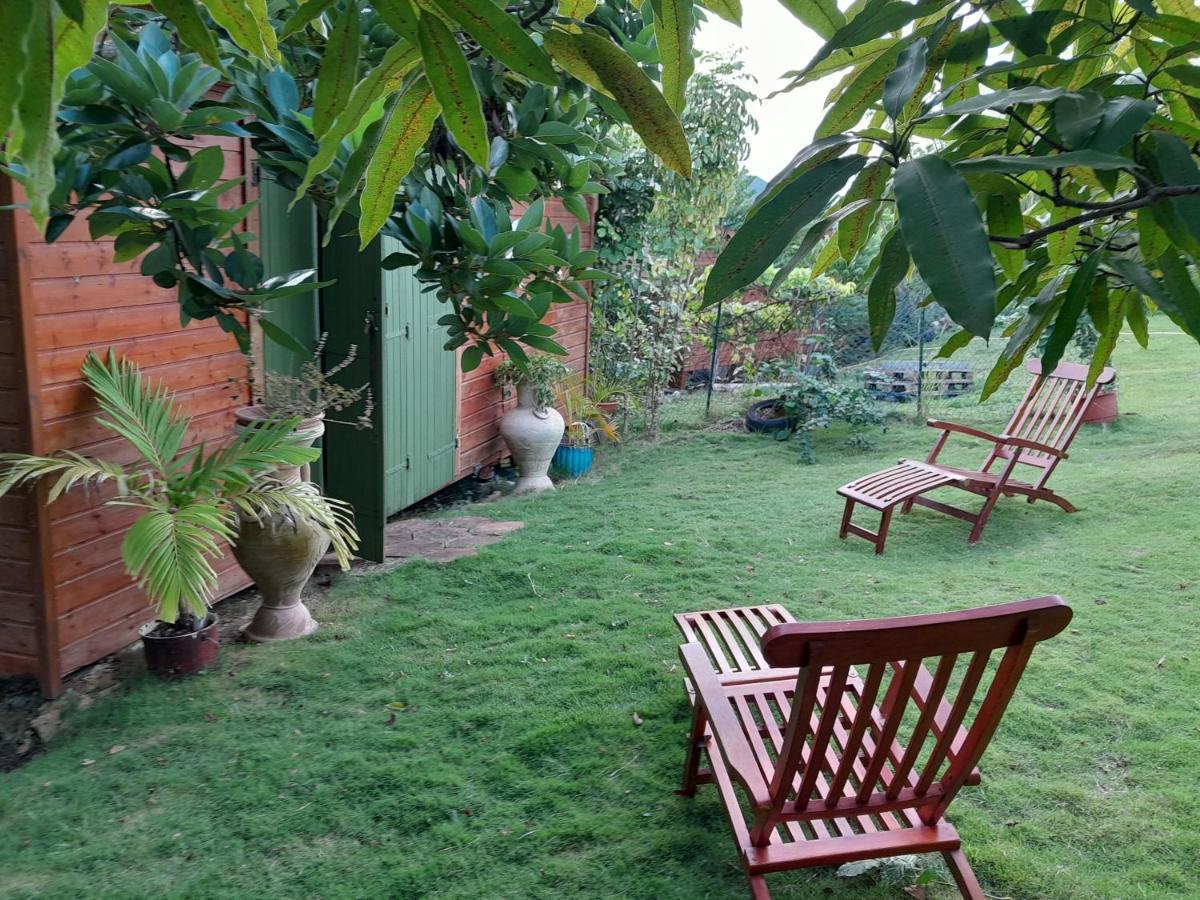 Ankache Hotel Grand-Bourg  Bagian luar foto